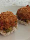 Hamburguesa de garbanzos sobre pan de arroz