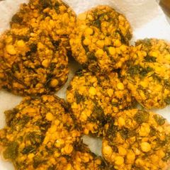 A picture of Fenugreek chana dal vada.