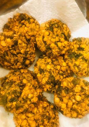 A picture of Fenugreek chana dal vada.