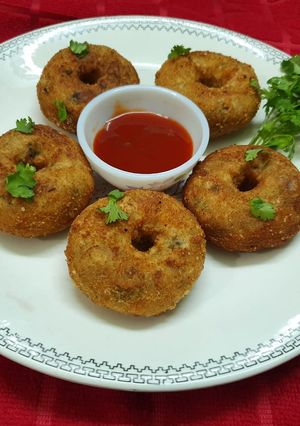 A picture of Poha and Rice flour Masala Doughnuts.