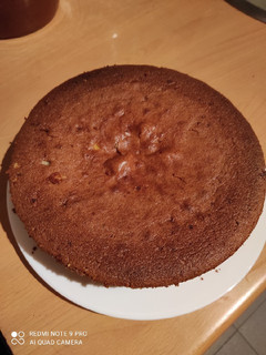 Una foto de Bizcocho esponjoso con harina de almendras (sin gluten) 🥧