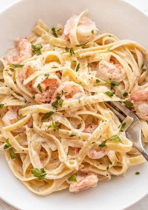 A picture of Shrimp Alfredo.