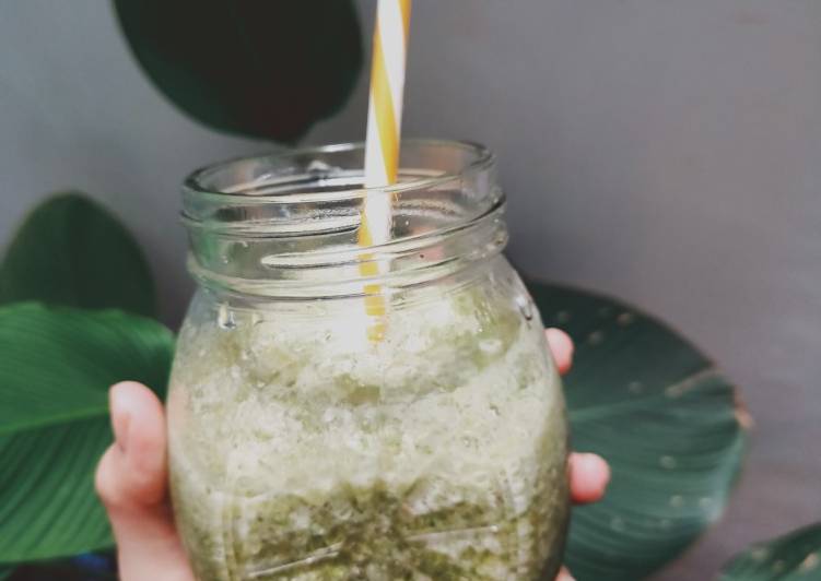 Smoothie selada,strawberry,nanas 🤤