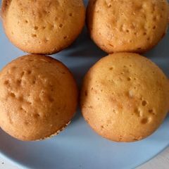 A picture of Vanilla cupcakes (spongy).