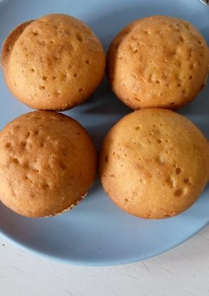 A picture of Vanilla cupcakes (spongy).