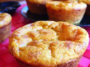 Una foto de muffins salados