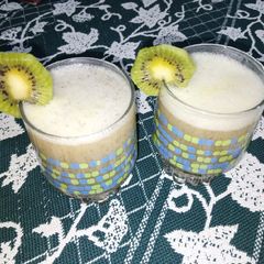 A picture of Kiwi Lemonade.