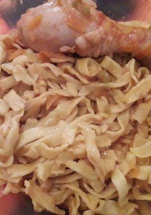 Una foto de Tallarines con salsa de pollo