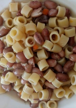 A picture of Pasta fagioli.