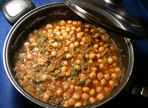 Foto principal de Garbanzos con acelgas en salsa de majado de almendras
