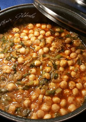 Foto principal de Garbanzos con acelgas en salsa de majado de almendras