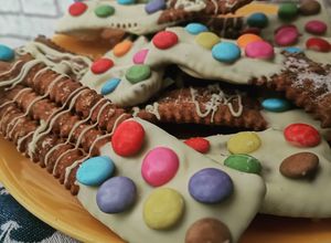 Foto di CHIACCHERE AL CACAO, CIOCCOLATO BIANCO E SMARTIES 😋
