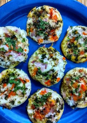 A picture of Moringa Leaves Podi Uthappam.