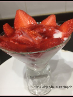 Una foto de Fresas con yogur