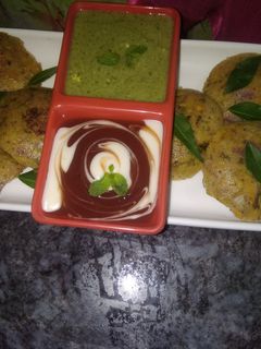 हेल्थी एंड टेस्टी ओट्स इडली (Healthy and tasty oats idli recipe in hindi) रेसिपी मुख्य फोटो
