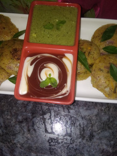 हेल्थी एंड टेस्टी ओट्स इडली (Healthy and tasty oats idli recipe in hindi) रेसिपी मुख्य फोटो
