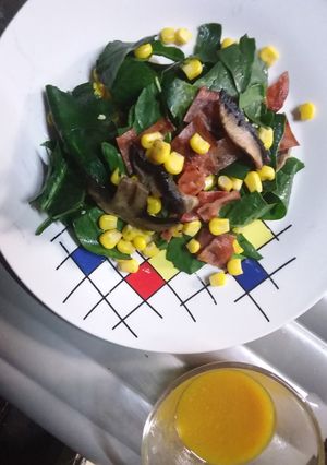 Una foto de Ensalada de espinaca
