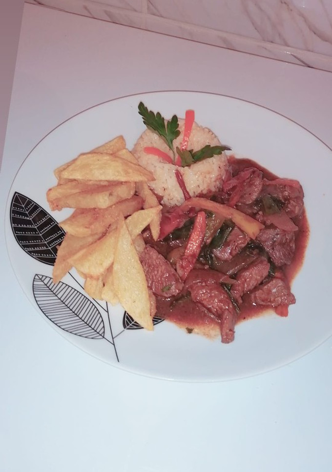 Una foto de Lomo Saltado