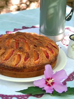 Una foto de Torta matera de ciruelas y canela🤪