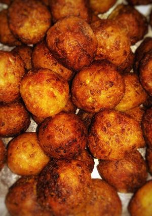 A picture of Cabbage carrot vada.