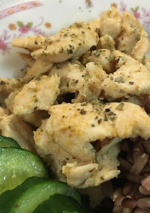 รูปของ อกไก่ผัดเนยกระเทียมสมุนไพร