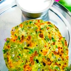 A picture of Methi Parantha.