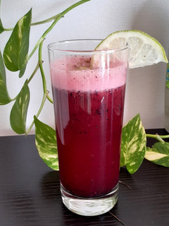 Una foto de Jugo de arándanos y limón 🍋