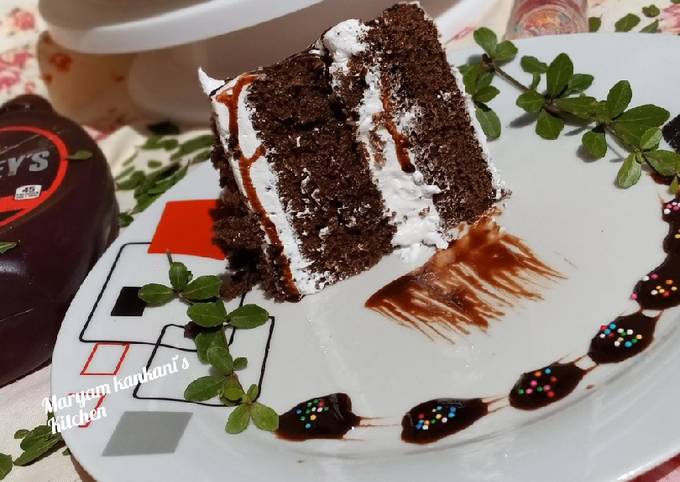 Chocolate cake with whip cream