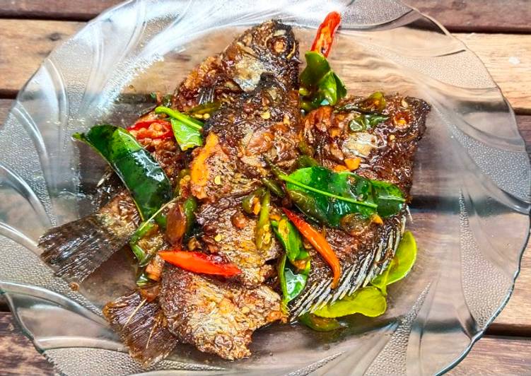 Tumis Ikan Kecap Daun Jeruk