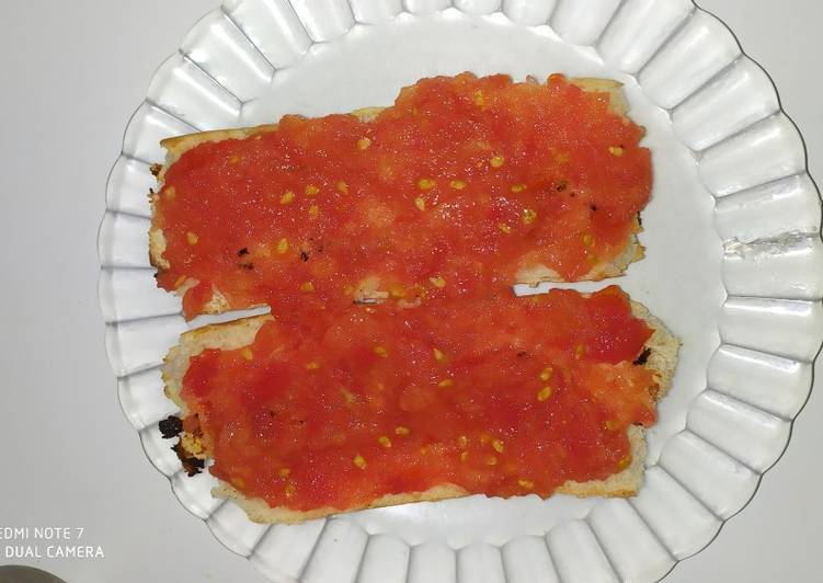 Tostada con tomate natural
