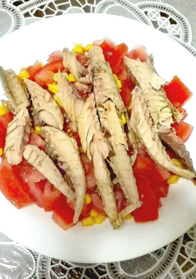 Una foto de Ensalada de tomate y caballa
