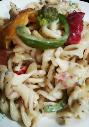 A picture of White Sauce Pasta.