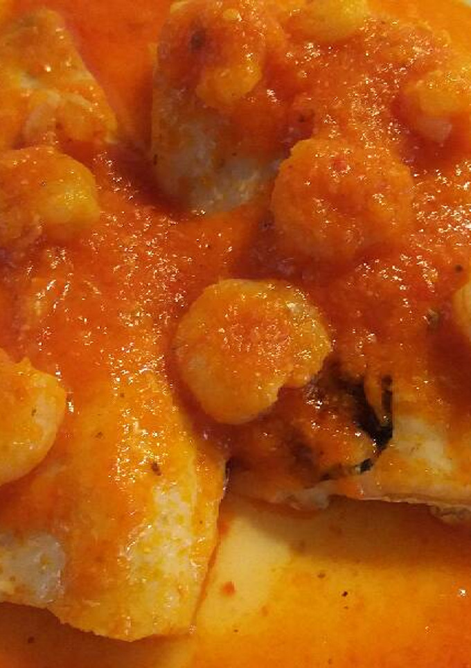 Una foto de Merluza en salsa de piquillos