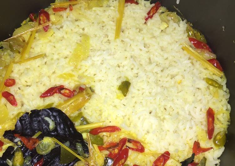 Bagaimana Menyiapkan Nasi liwet rice cooker yang Enak Banget