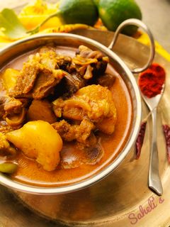 আলু মটন এর ঝোল(Aloo Mutton er jhol recipe in bengali) রেসিপির প্রধান ছবি