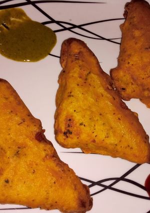 A picture of Bread pakoda.
