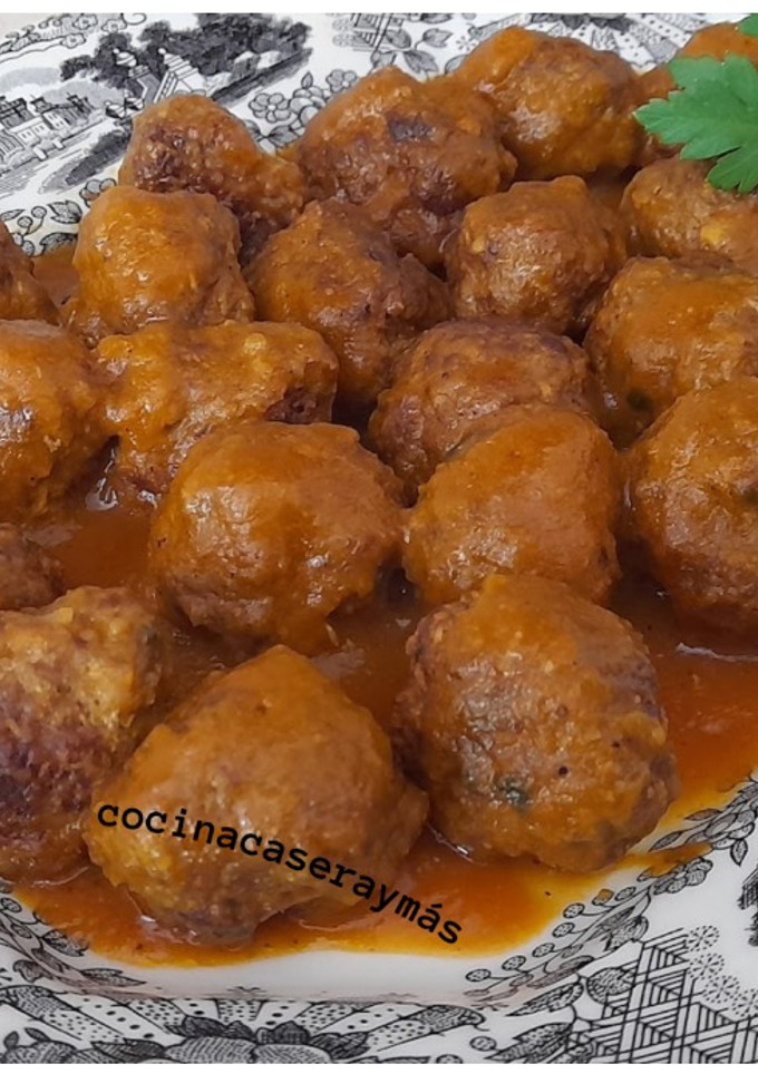 Una foto de Albóndigas en salsa española
