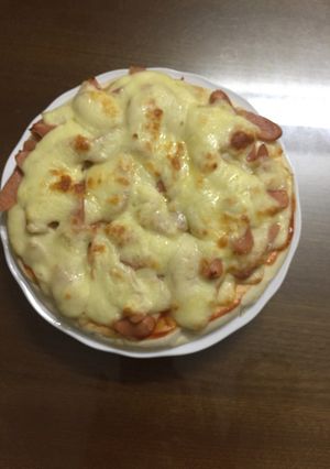 Hình của món Bánh pizza xúc xích.