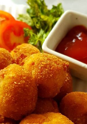 A picture of Bitterballen.