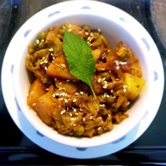 A picture of Spicy cabbage.