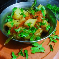 A picture of Potato fried vegetable.