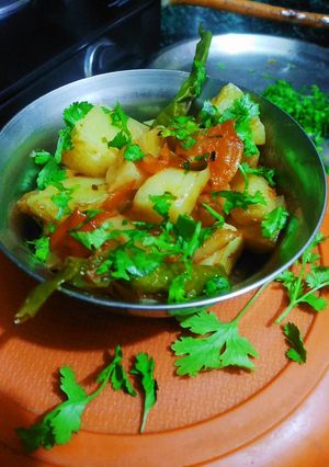 A picture of Potato fried vegetable.