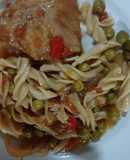 Estofado de cerdo con fideos secos