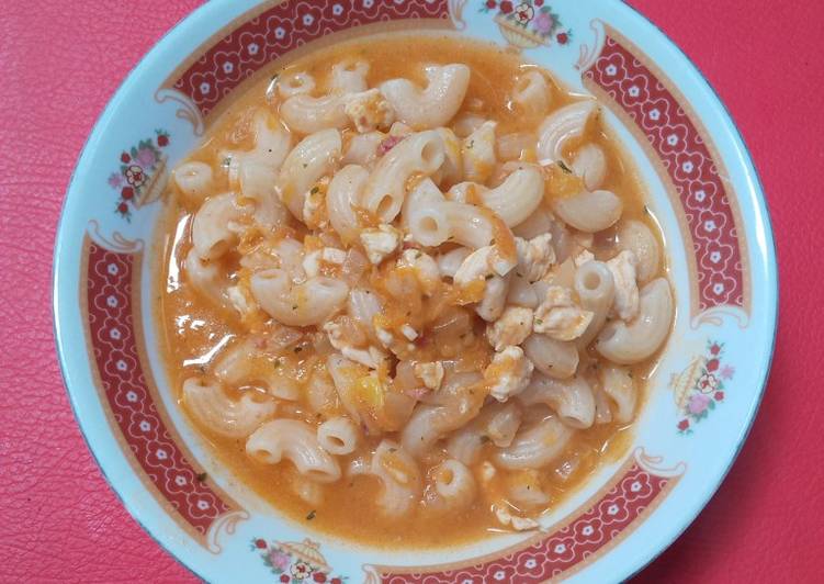 Bolognese macaroni soup