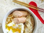 Gambar mie ramen sosis
