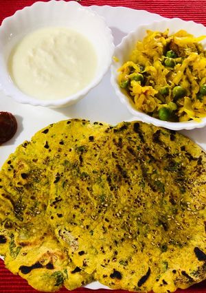 A picture of Jowar Palak Paratha.