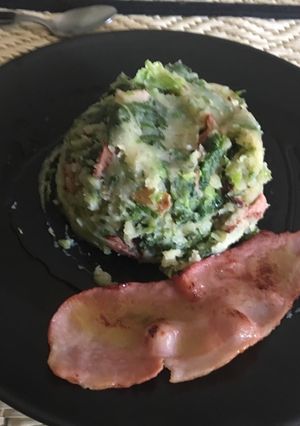 Una foto de Col con patatas y bacon (Trinxat de verduras 🥒)