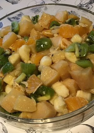 Une photo de Salade de fruits d'hiver aux amandes
