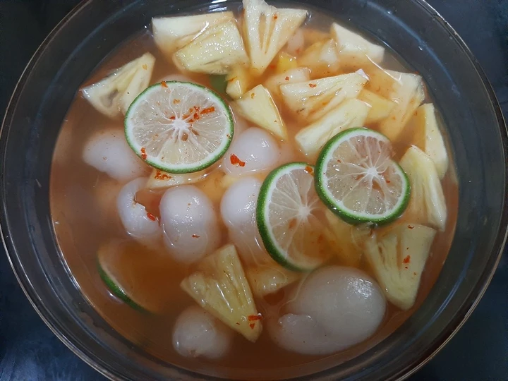 Easy Steps to Prepare Asinan Rambutan Nanas the Delicious You can take Joss in your mouth