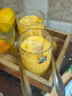 મેંગો મિલ્ક શેક (Mango Milk Shake Recipe In Gujarati) રેસીપી મુખ્ય ફોટો